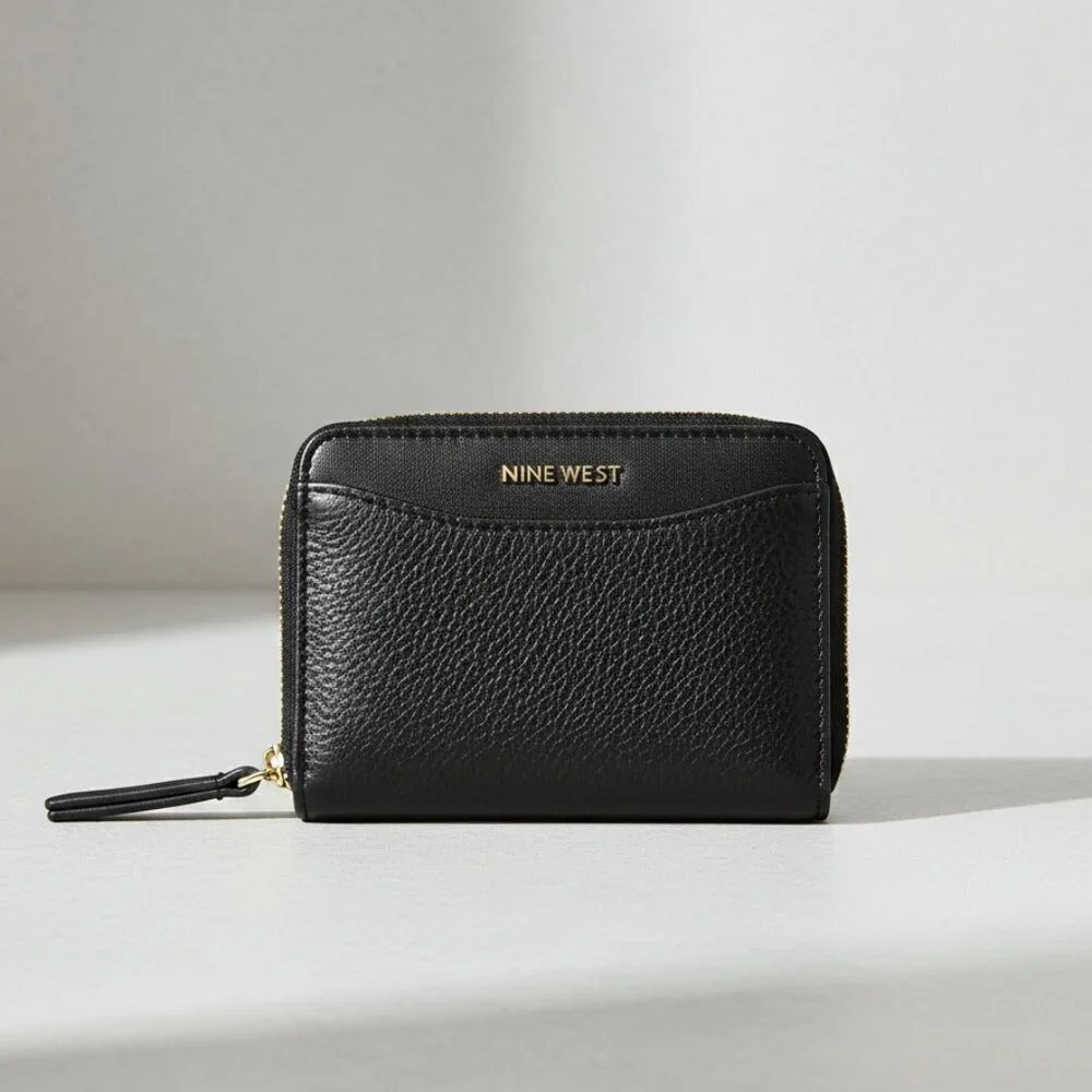 211. Nine West Mini Wallet – Excellent Condition